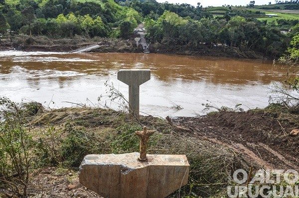 Sociedade civil e poder público estão mobilizados para reconstrução de ponte sobre o rio da Várzea