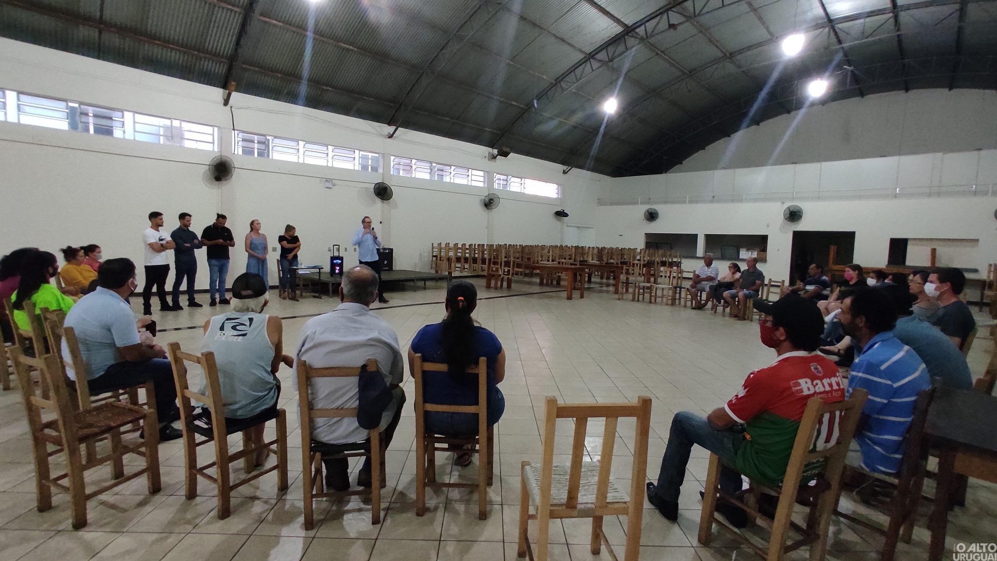 Prefeitura de FW formaliza entrega de 24 lotes para moradores