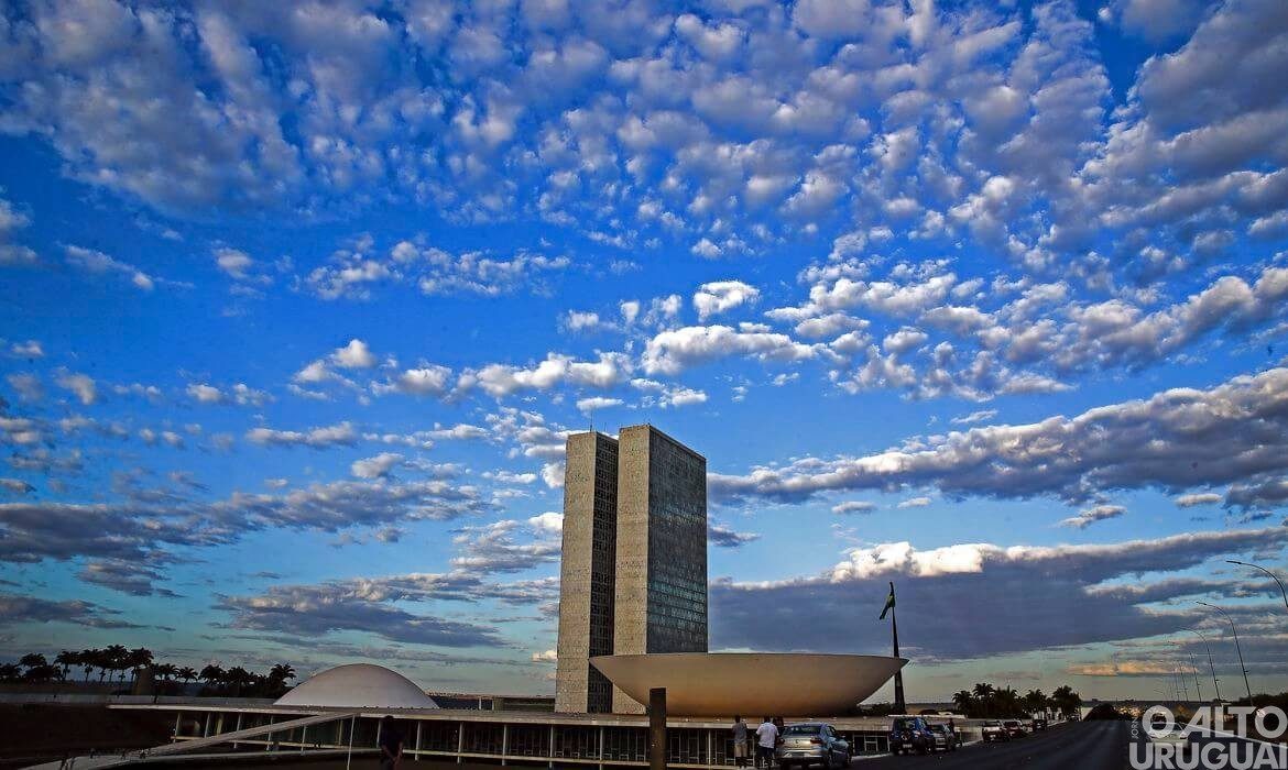 Congresso empossa 513 deputados e 27 senadores