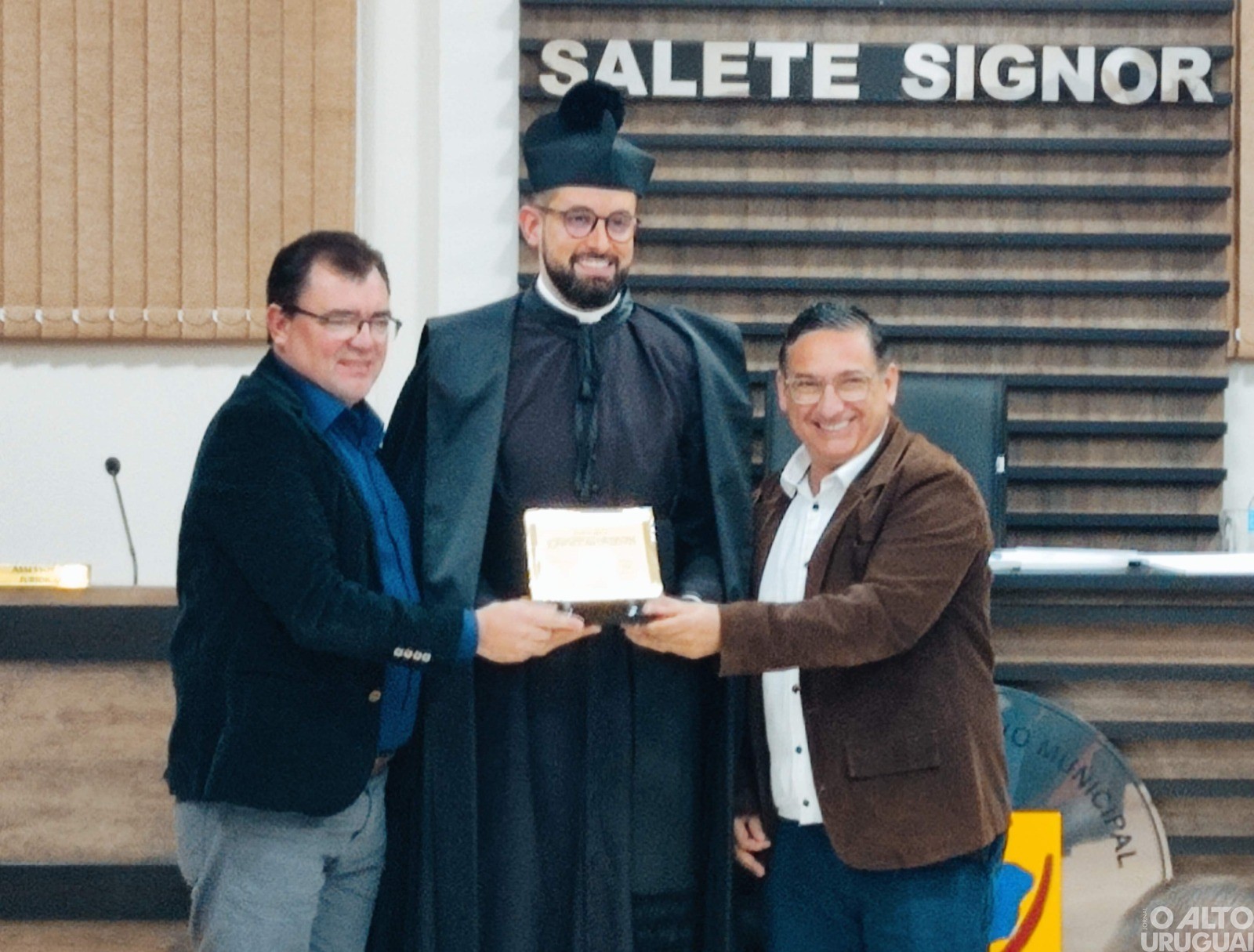 Poder Legislativo de Pinhal concede homenagem ao padre Lucas Folego
