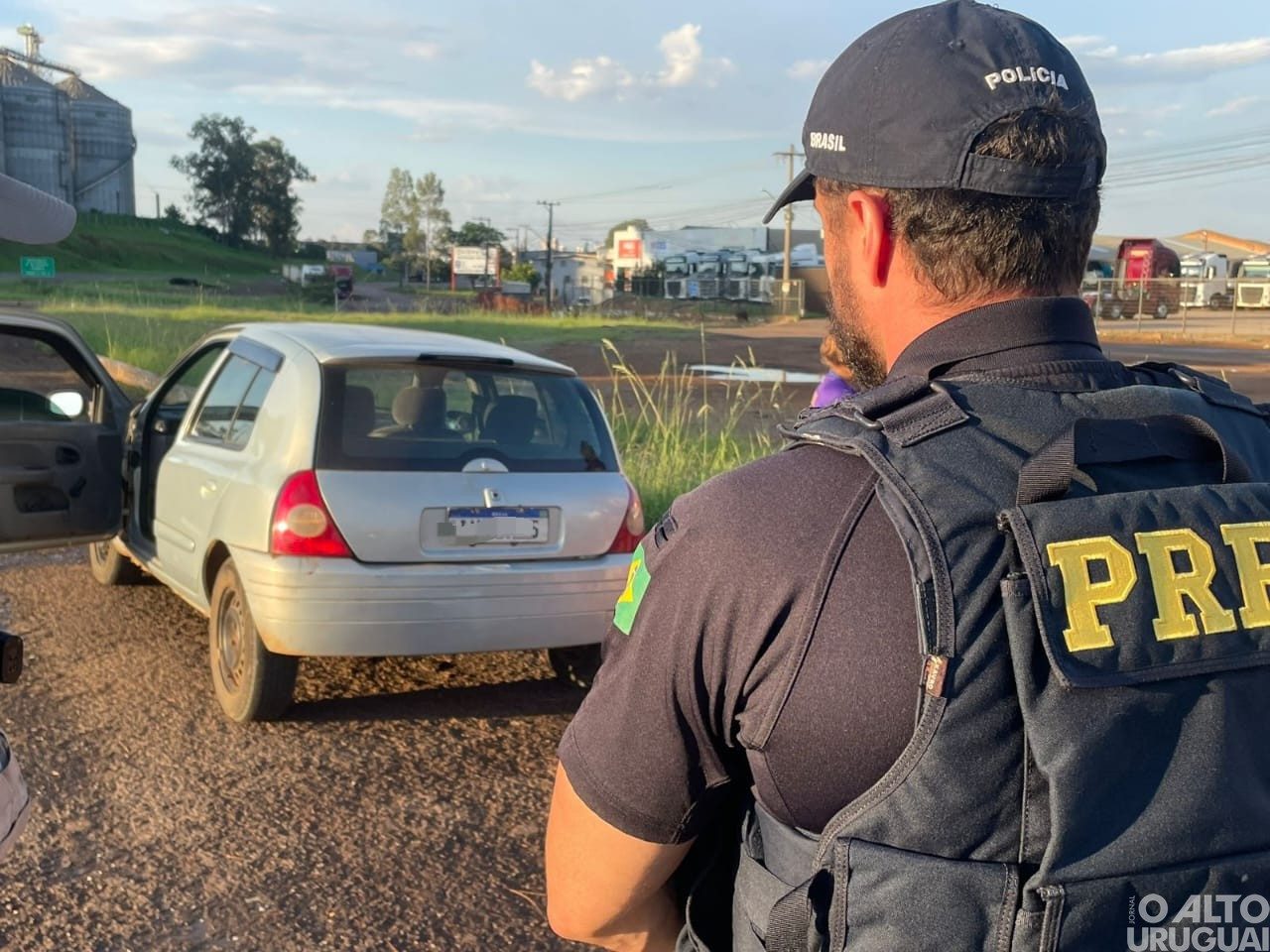 PRF prende homens por alteração em placas de veículo