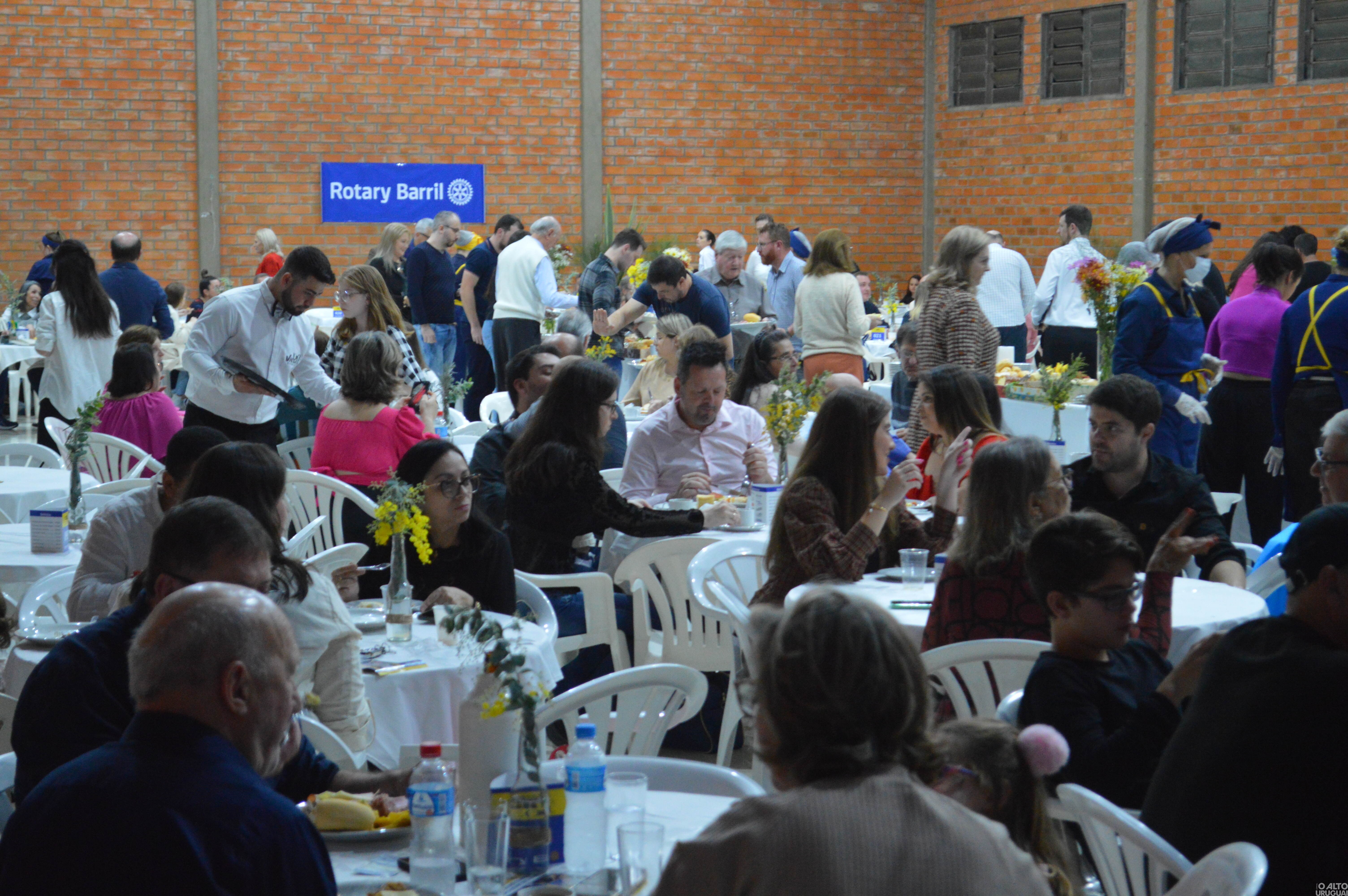 Mais de 300 pessoas participam do 17º Café Colonial do Rotary Barril