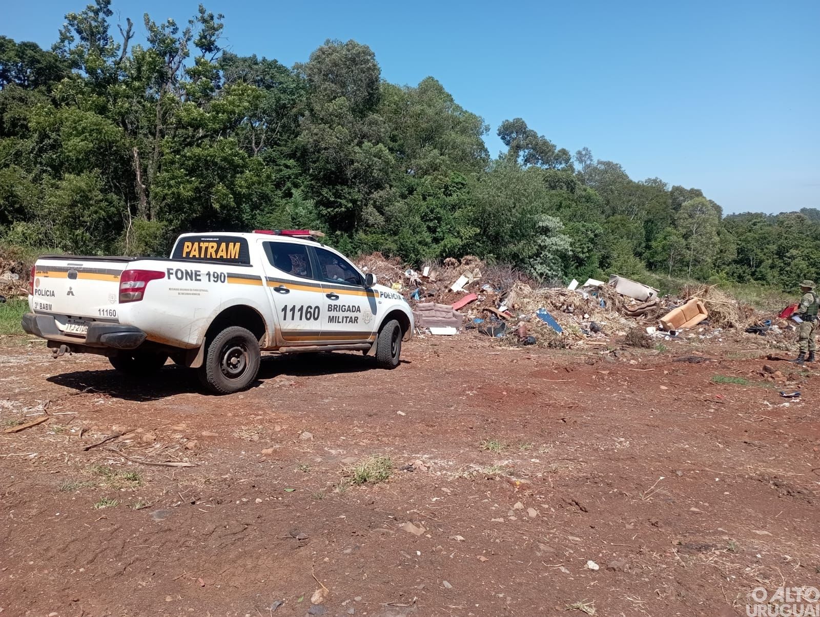 BM flagra depósito ilegal de resíduos sólidos urbanos em Planalto