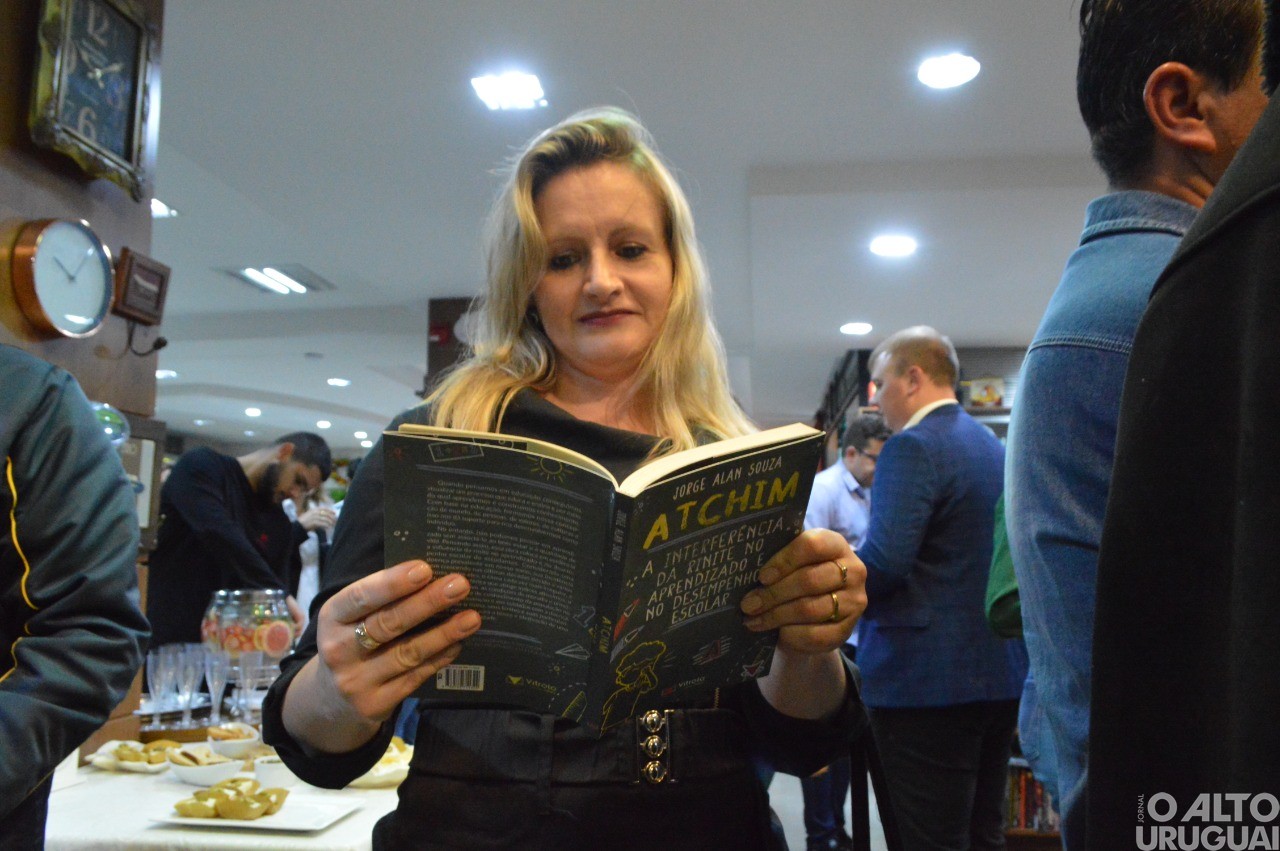 Médico Jorge Alan Souza recebe convidados para lançamento de seu livro