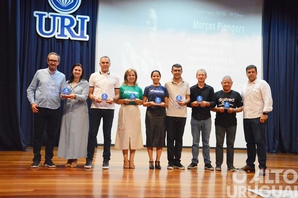 “O professor é a figura mais importante na construção de uma sociedade”