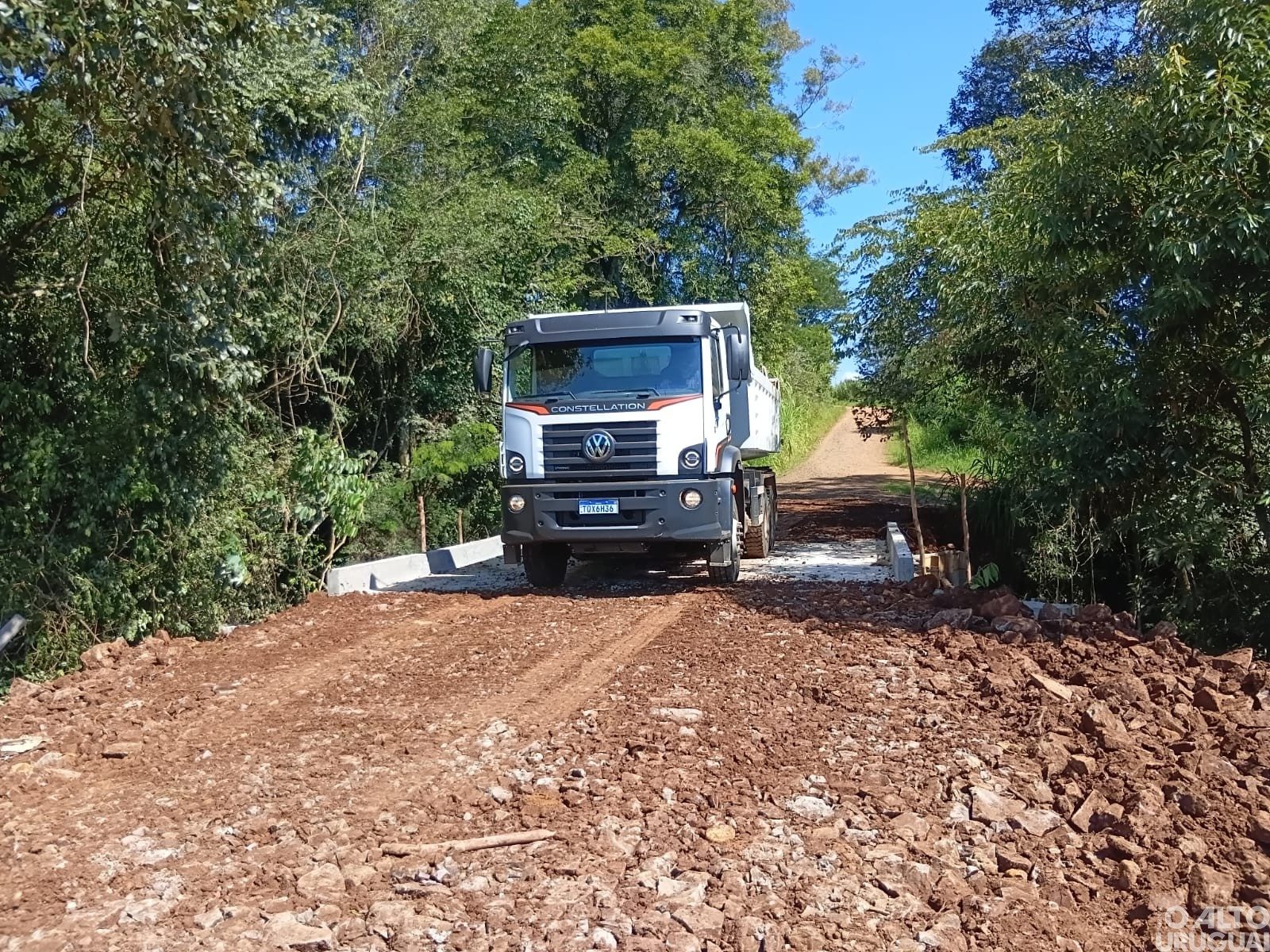 Secretarias acompanham conclusão de ponte no Distrito de Castelinho