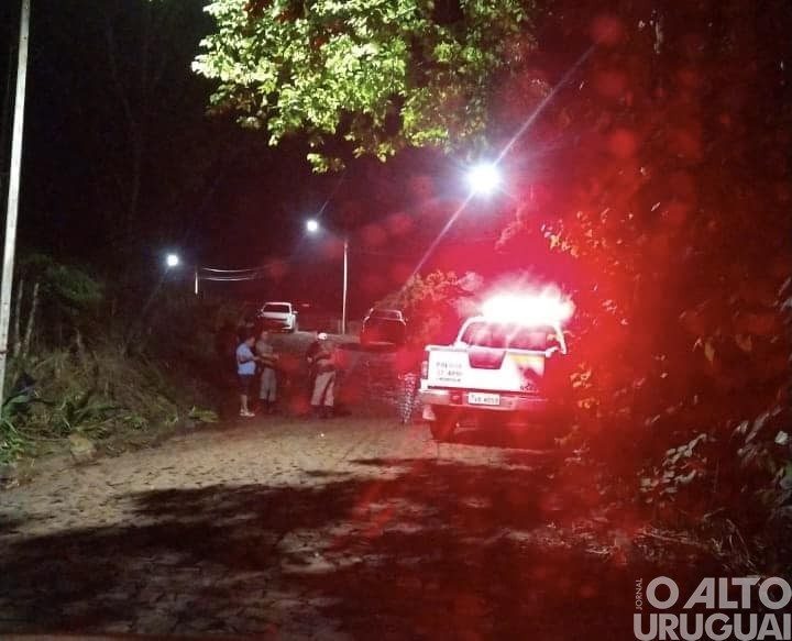 Três pessoas morrem após carro tombar no rio do Mel em Iraí