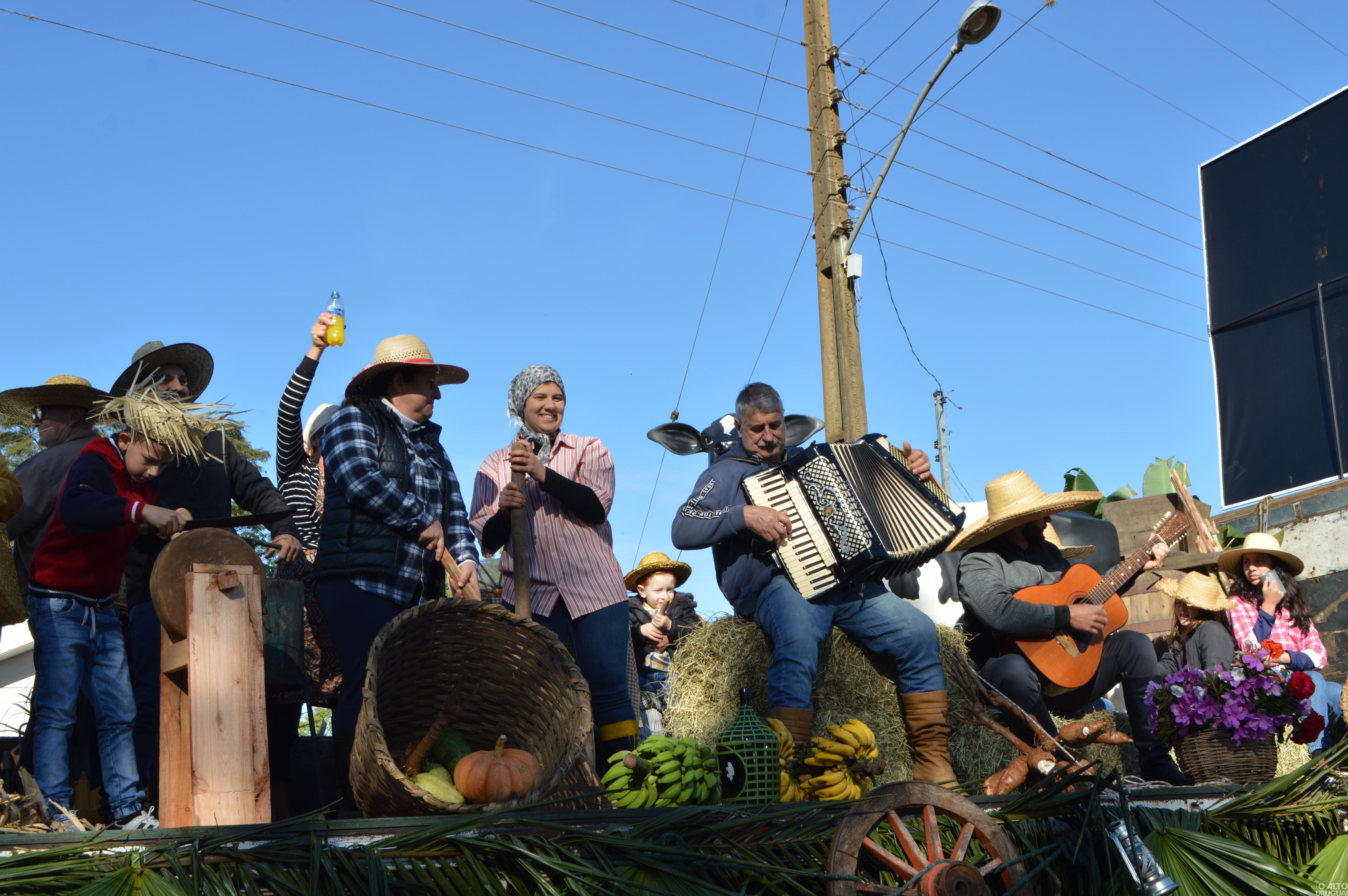 2ª Festa do Agricultor e Motorista Cresol reúne associados em FW