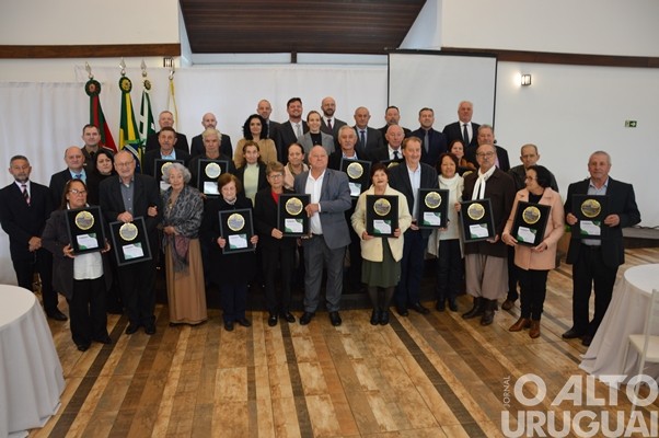 Câmara de Vereadores de Seberi homenageia pioneiros
