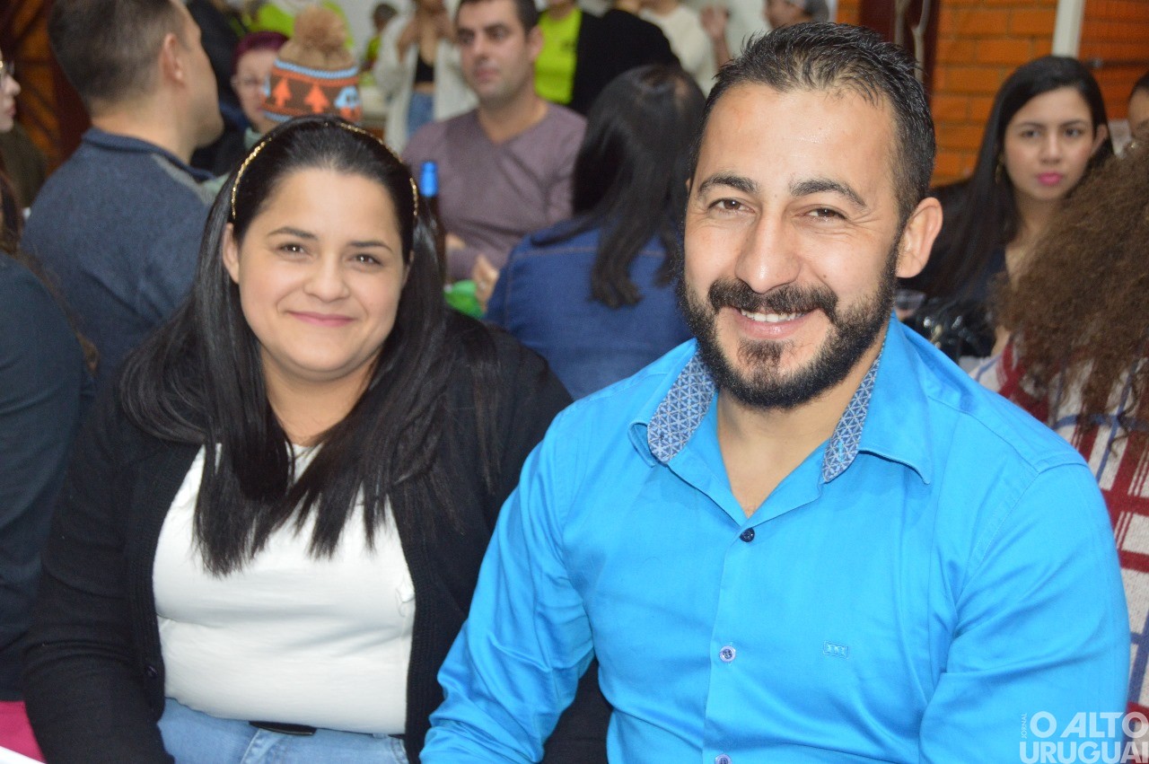Centenas de pessoas participam da 19ª Festa do Leitão