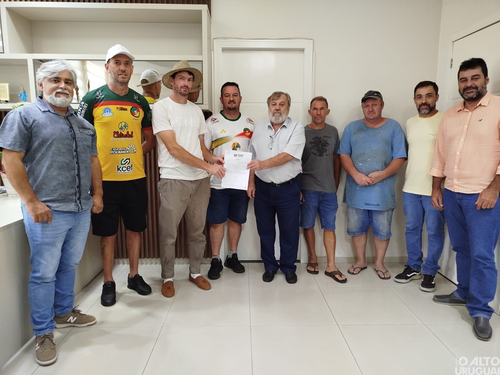 Prefeito Orlando Girardi recebe assessores do deputado Luiz Marenco para entrega de emenda destinada ao incentivo ao esporte