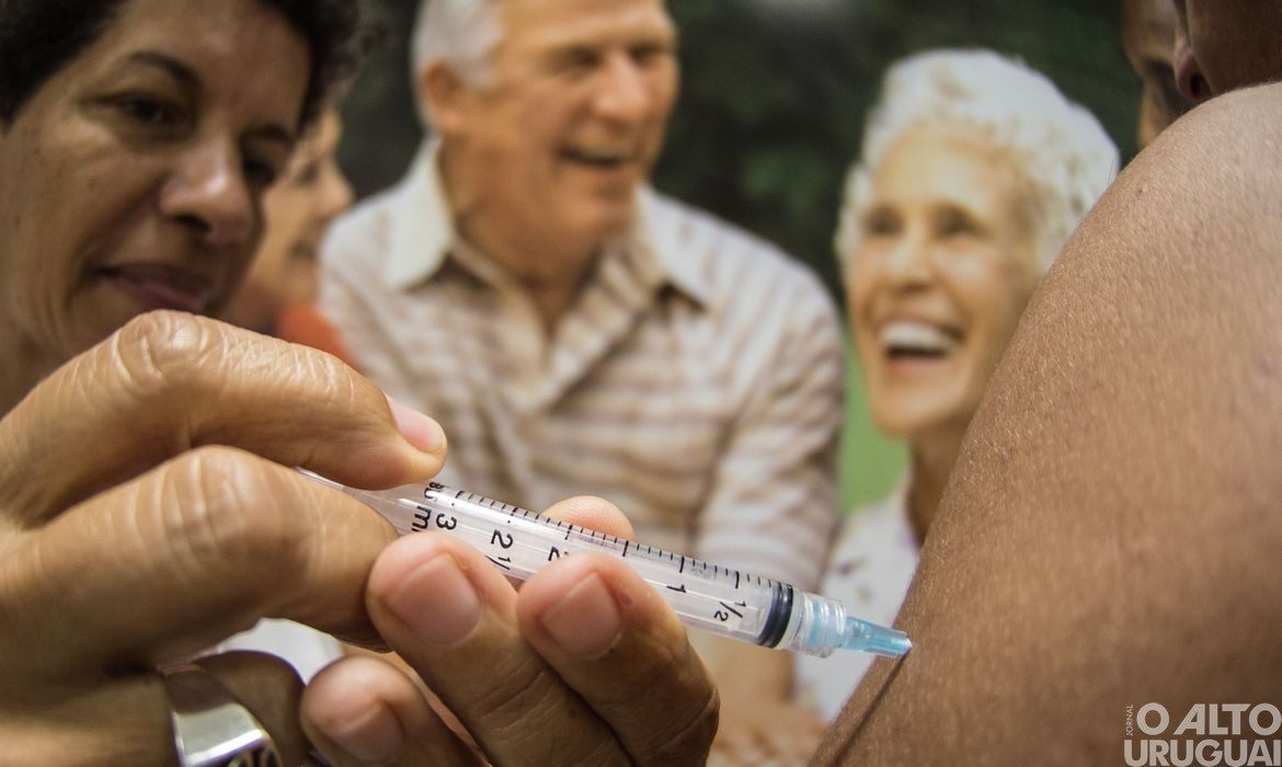 Campanha contra gripe imuniza 40% do público-alvo no país
