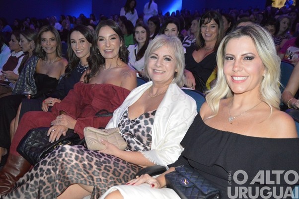 Mais de 800 pessoas participam de palestra com Leila Ama em FW