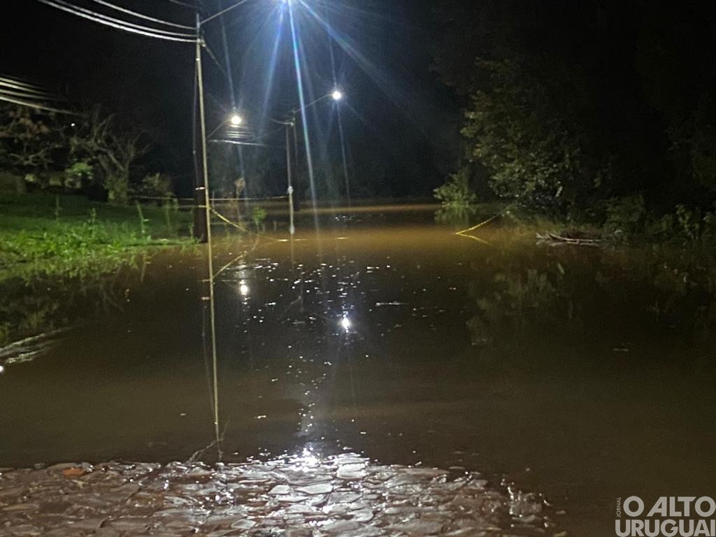 Região apresenta fortes chuvas durante a madrugada