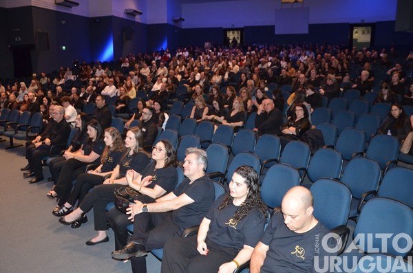 Emoção e reencontros marcam os 30 anos do Coral da URI/FW