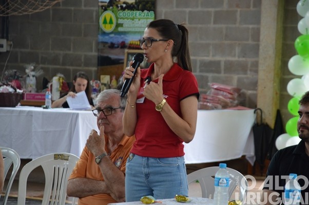 Centenas de mulheres participam de encontro em Jaboticaba