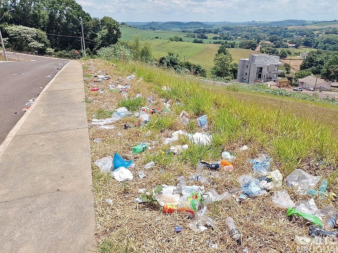 Acúmulo de lixo em loteamento de FW preocupa moradores