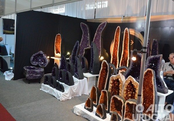Expopedras 2026 marca retomada da feira e deve atrair cerca de 60 mil visitantes