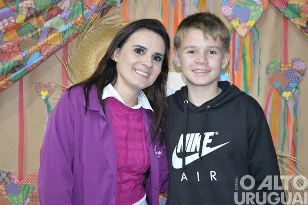 Festa Junina da Escola Irmã Odila Lehnen reúne comunidade em noite de alegria e tradição