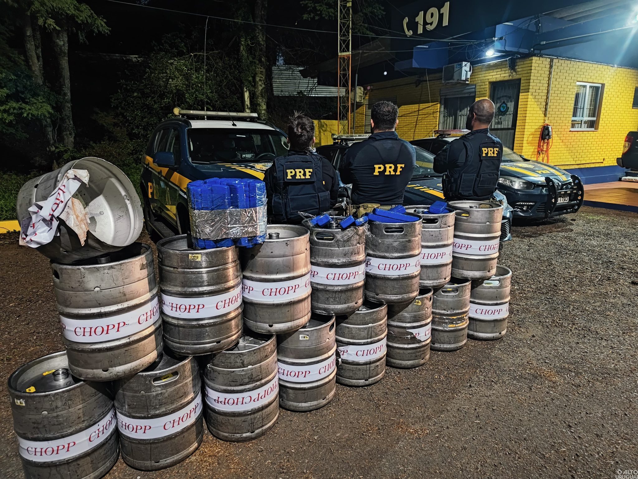 PRF apreende quase meia tonelada de maconha escondida em barris de chope