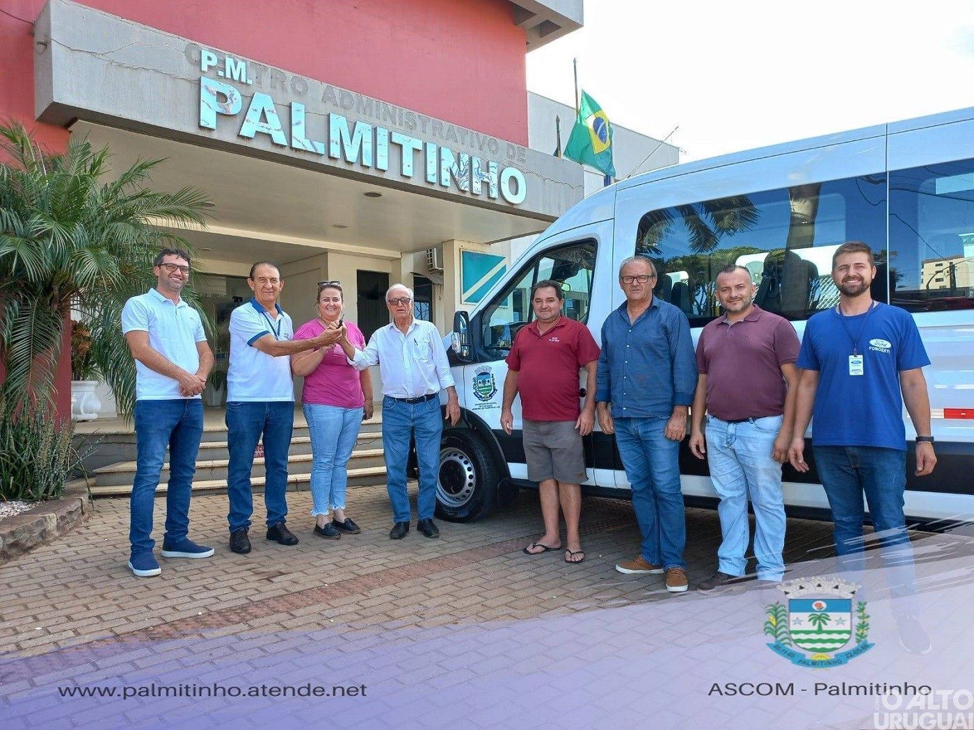 Secretaria de Educação de Palmitinho adquire nova Van