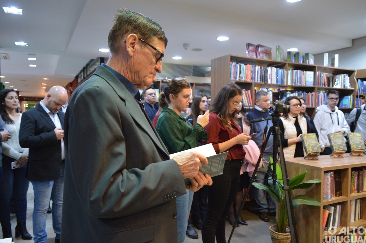 Médico Jorge Alan Souza recebe convidados para lançamento de seu livro
