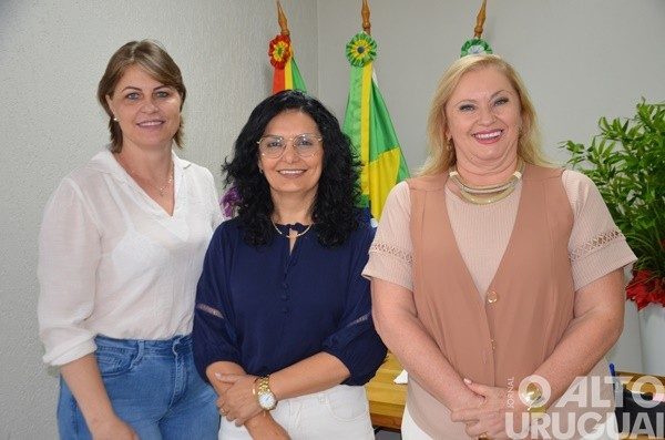 Encontro reúne três prefeitas em exercício da região