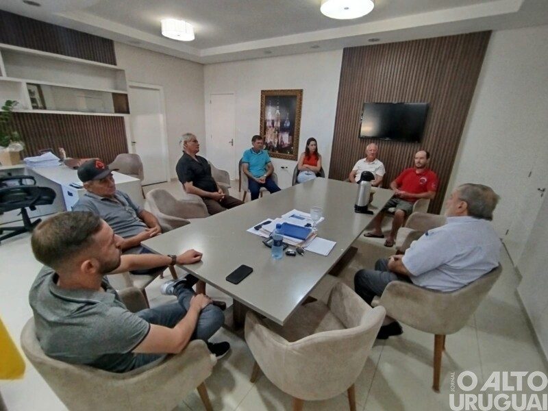 Comunidade de Castelinho reúne-se com o prefeito de FW