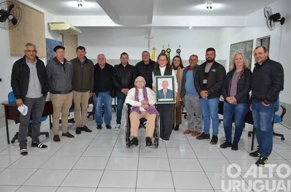 Plenário da Câmara de Vicente Dutra recebe nome de Rudi Ervino Kirchhof