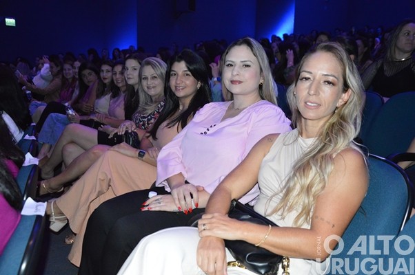 Mais de 800 pessoas participam de palestra com Leila Ama em FW