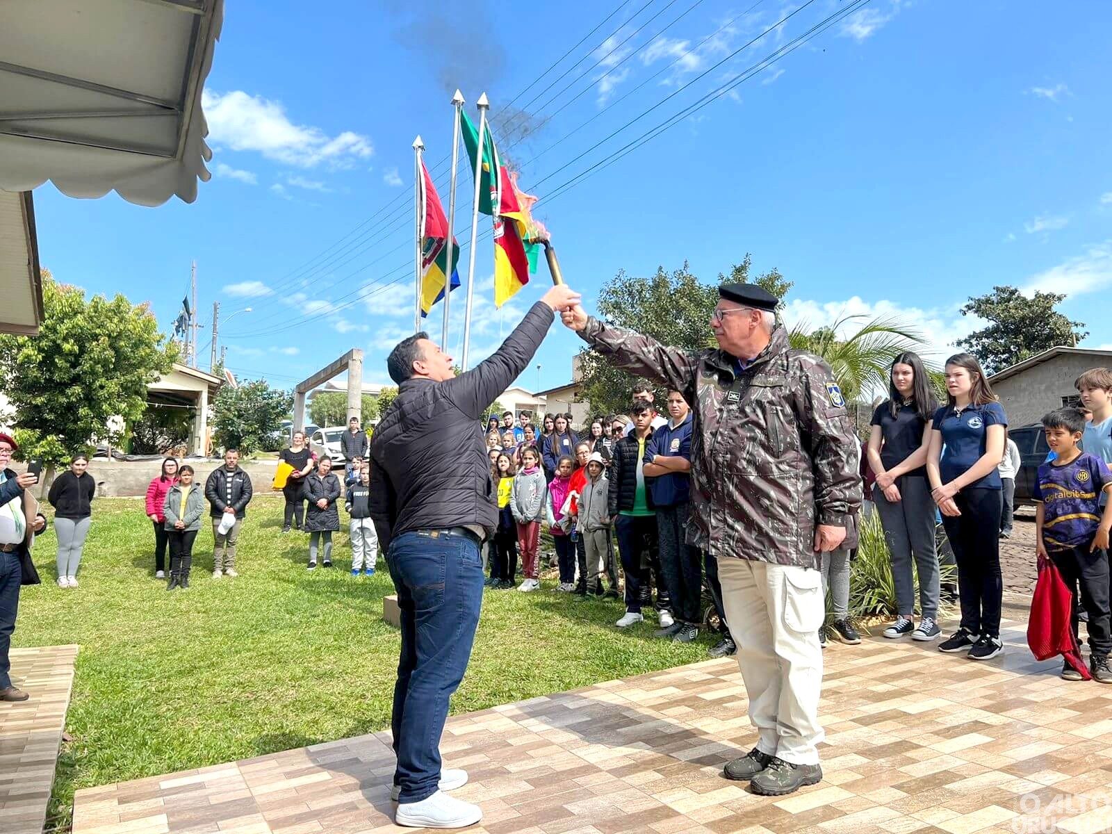 Novo Tiradentes recebe fogo simbólico da Pátria 