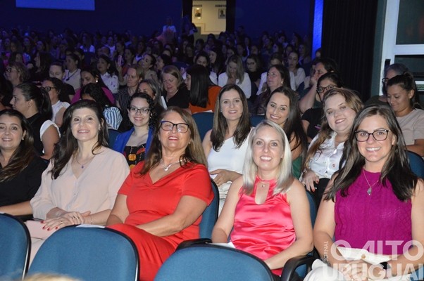 Mais de 800 pessoas participam de palestra com Leila Ama em FW