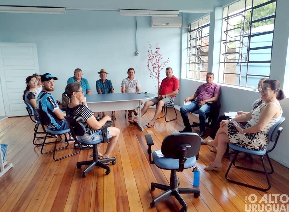 Representantes do Executivo de Rodeio Bonito visitam obras de melhorias