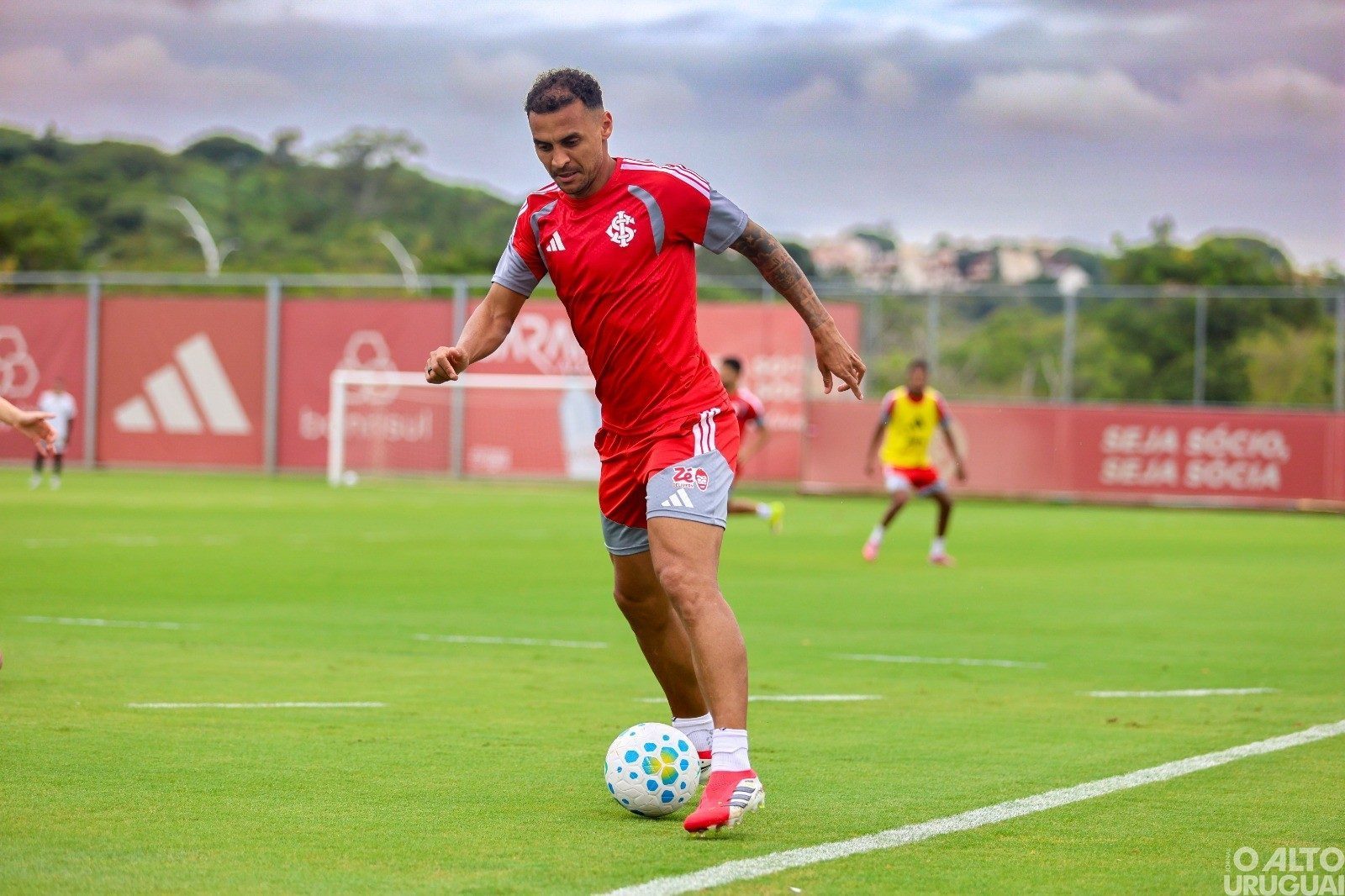 Inter enfrenta o Atlético Mineiro visando sair da zona de rebaixamento