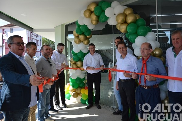 Cotrifred reinaugura supermercado em Iraí