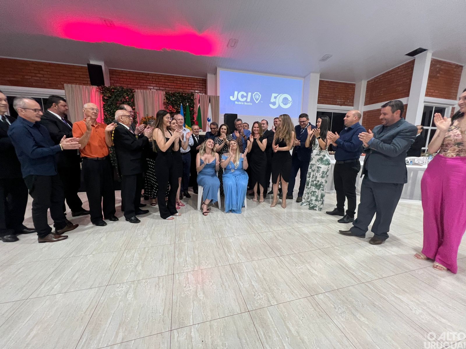 Jantar festivo com honrarias marca os 50 anos da JCI em Rodeio Bonito