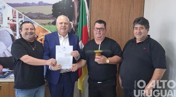 Dois Irmãos das Missões firma convênio com o Estado para aquisição de caminhonete