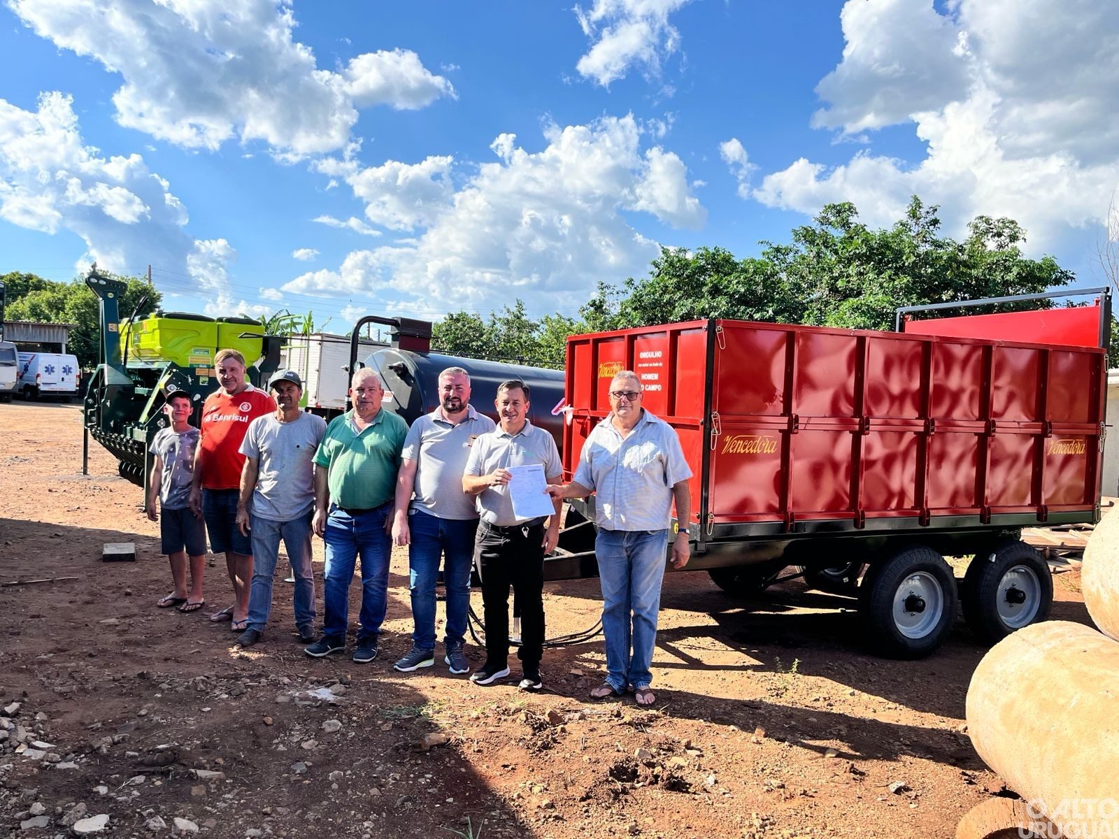 Novo Tiradentes recebe equipamentos agrícolas da Consulta Popular