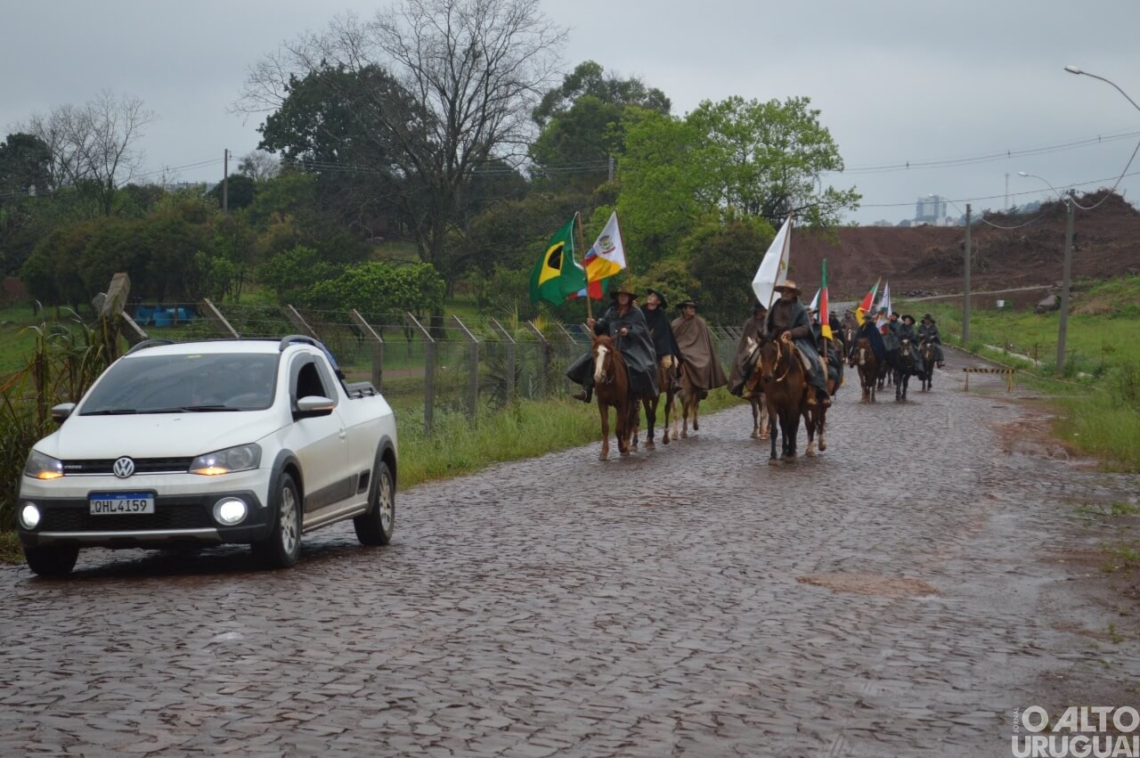 Iraí a Erval Seco: cavalarianos do 30º Bate-Casco passam por FW