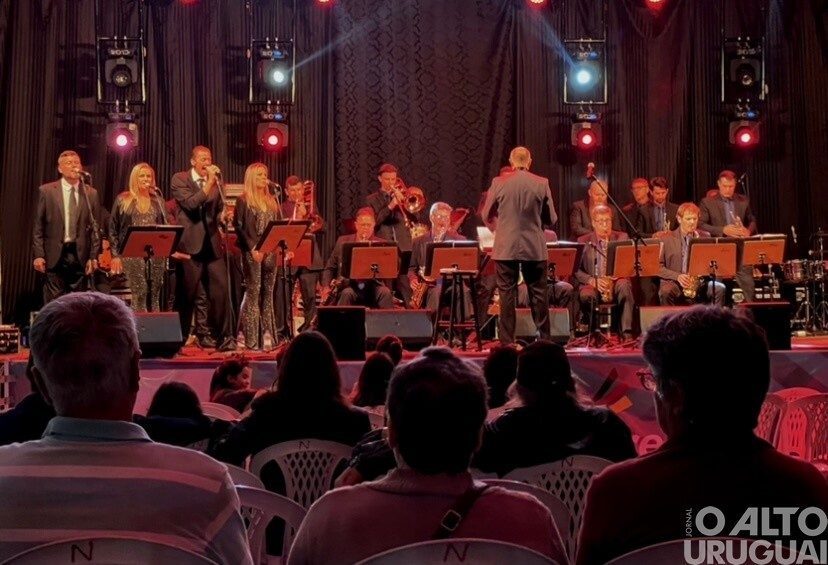 Orquestra Teutônia se apresenta no palco Expofred Cultural nesta quinta-feira