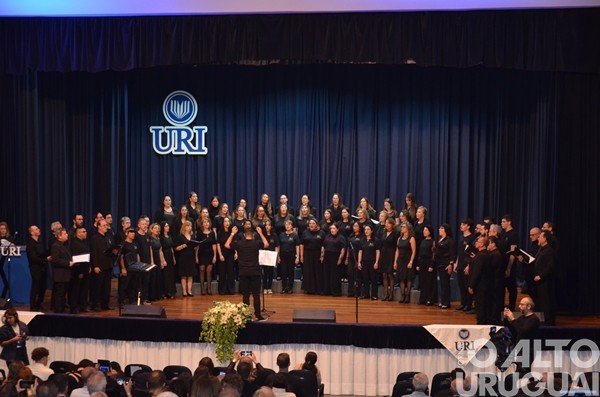 Emoção e reencontros marcam os 30 anos do Coral da URI/FW