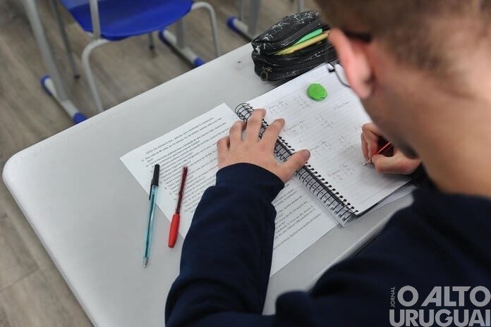 Alunos do 3ª ano do Ensino Médio da rede pública tem baixo desempenho em matemática