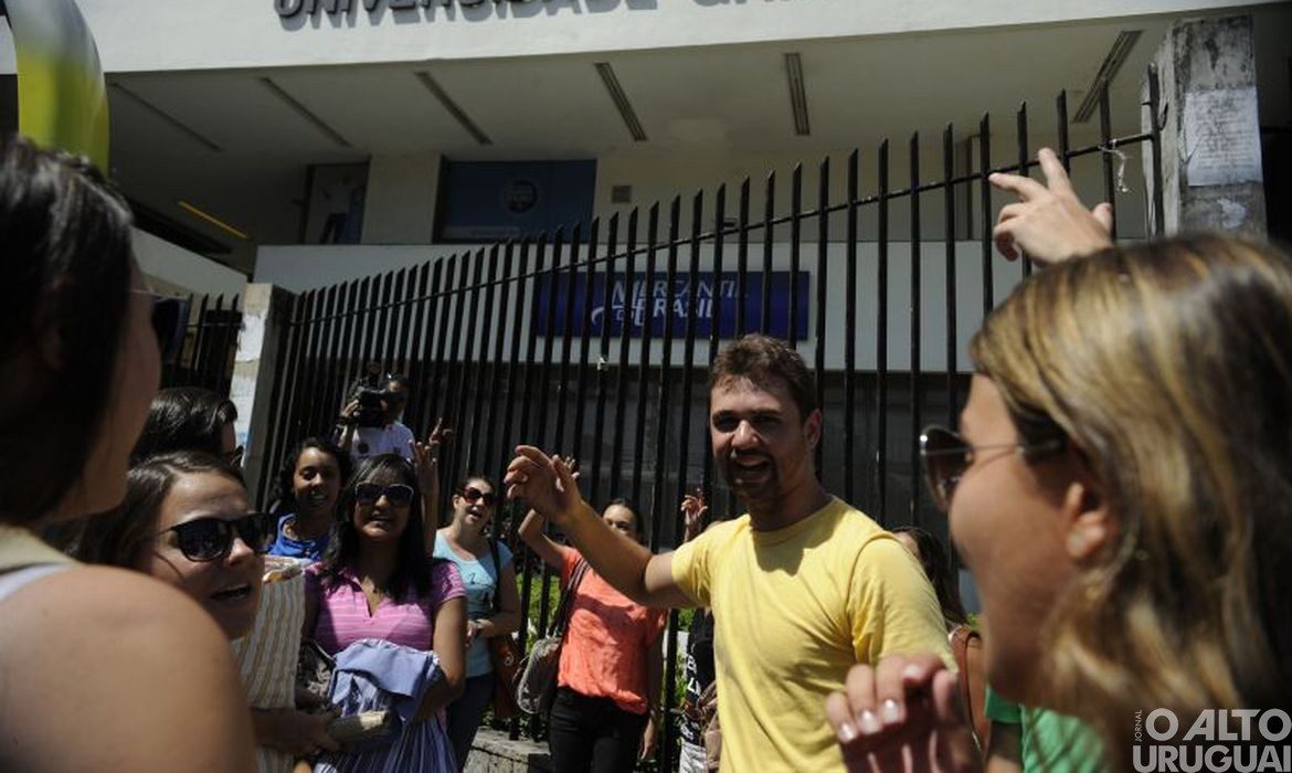 Prazo para comprovar informações no Prouni termina nesta quarta-feira