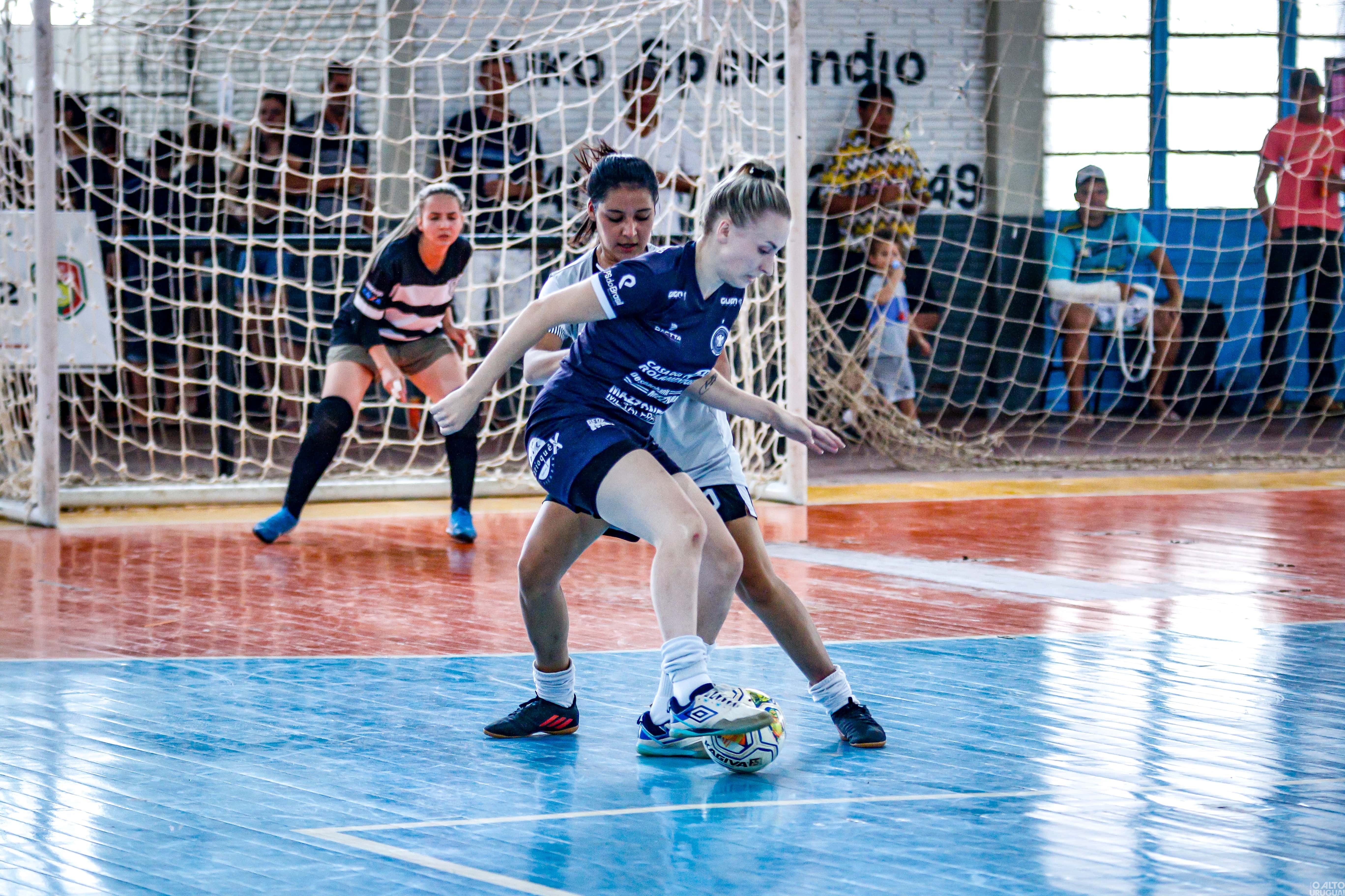 Torneio de futsal feminino movimenta equipes da região