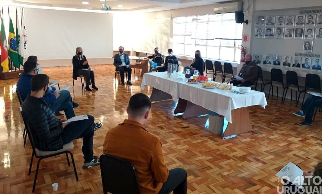 AEFW e Poder Executivo alinham ações para o setor empresarial