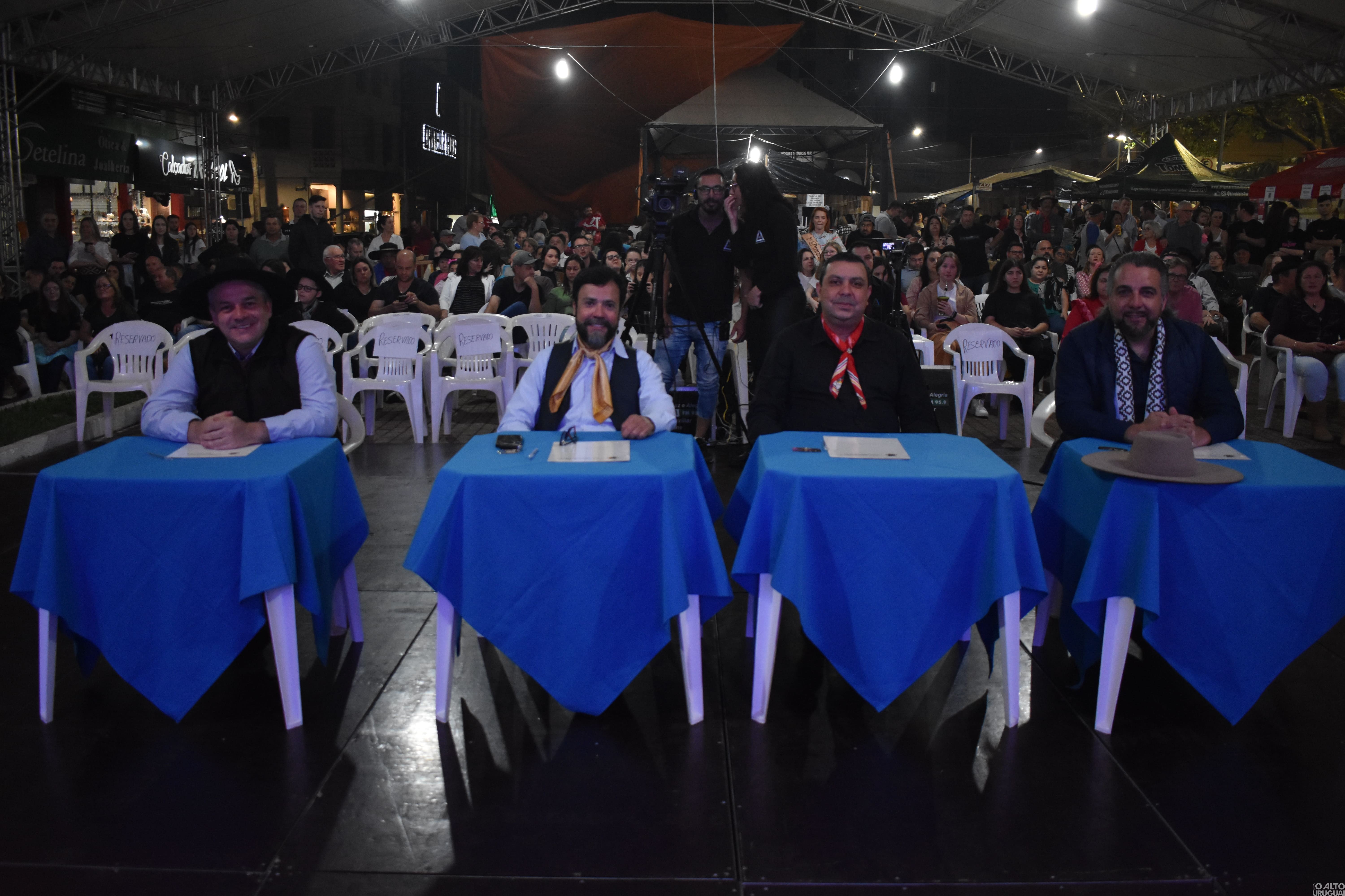 Primeira noite do Canto do Barril reúne grande público