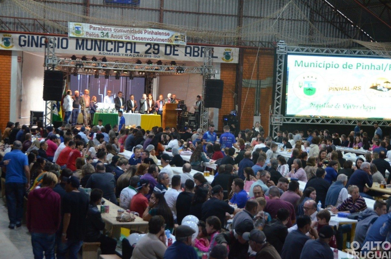 Pinhal celebra 34 anos com inauguração de obras e almoço comunitário