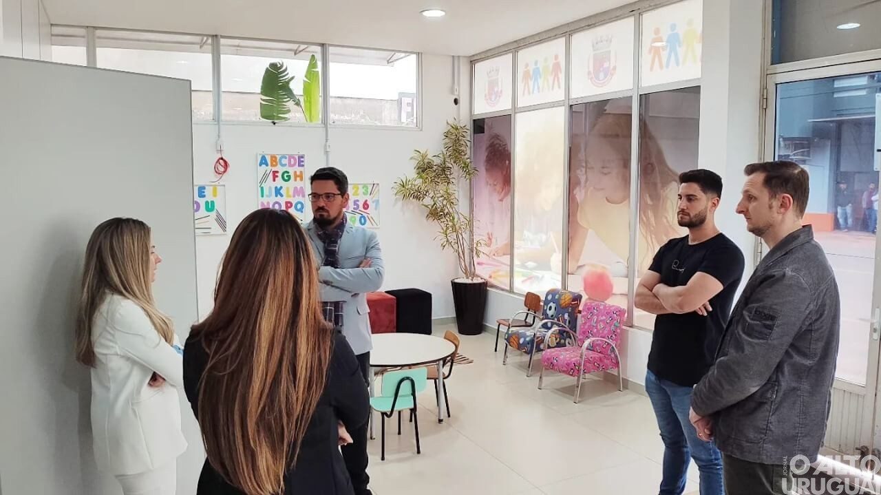 Defensor público e representantes do Legislativo de FW visitam Smec