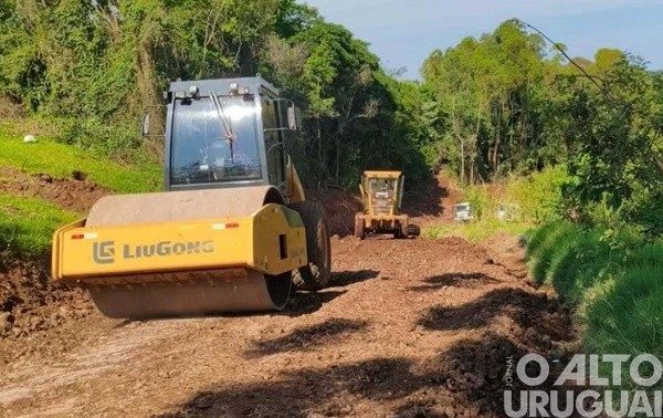 Administração de Pinhal intensifica melhorias nas estradas do interior
