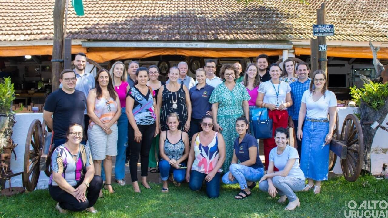 Diretora de Cultura de Rodeio Bonito participa de encontro com Governança de Turismo